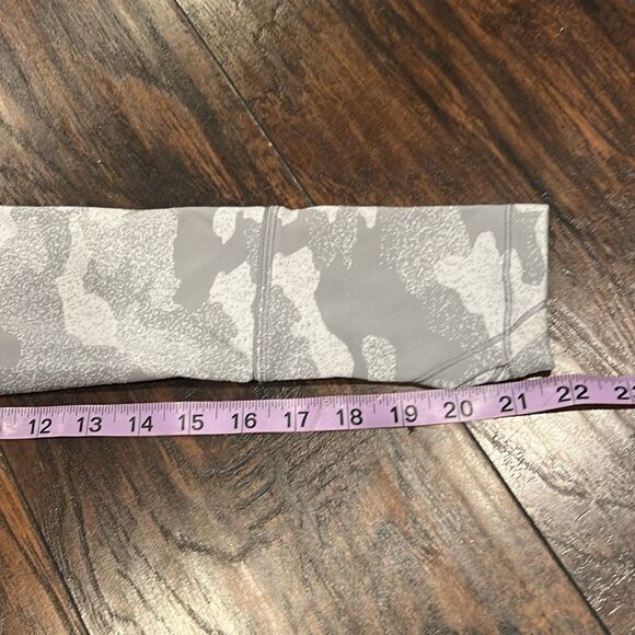 LULULEMON CLOSE TO CROSSING LONG SLEEVE SHIRT 6 CAMO JACQUARD GRAY PULLOVER EUC - Picture 7 of 9